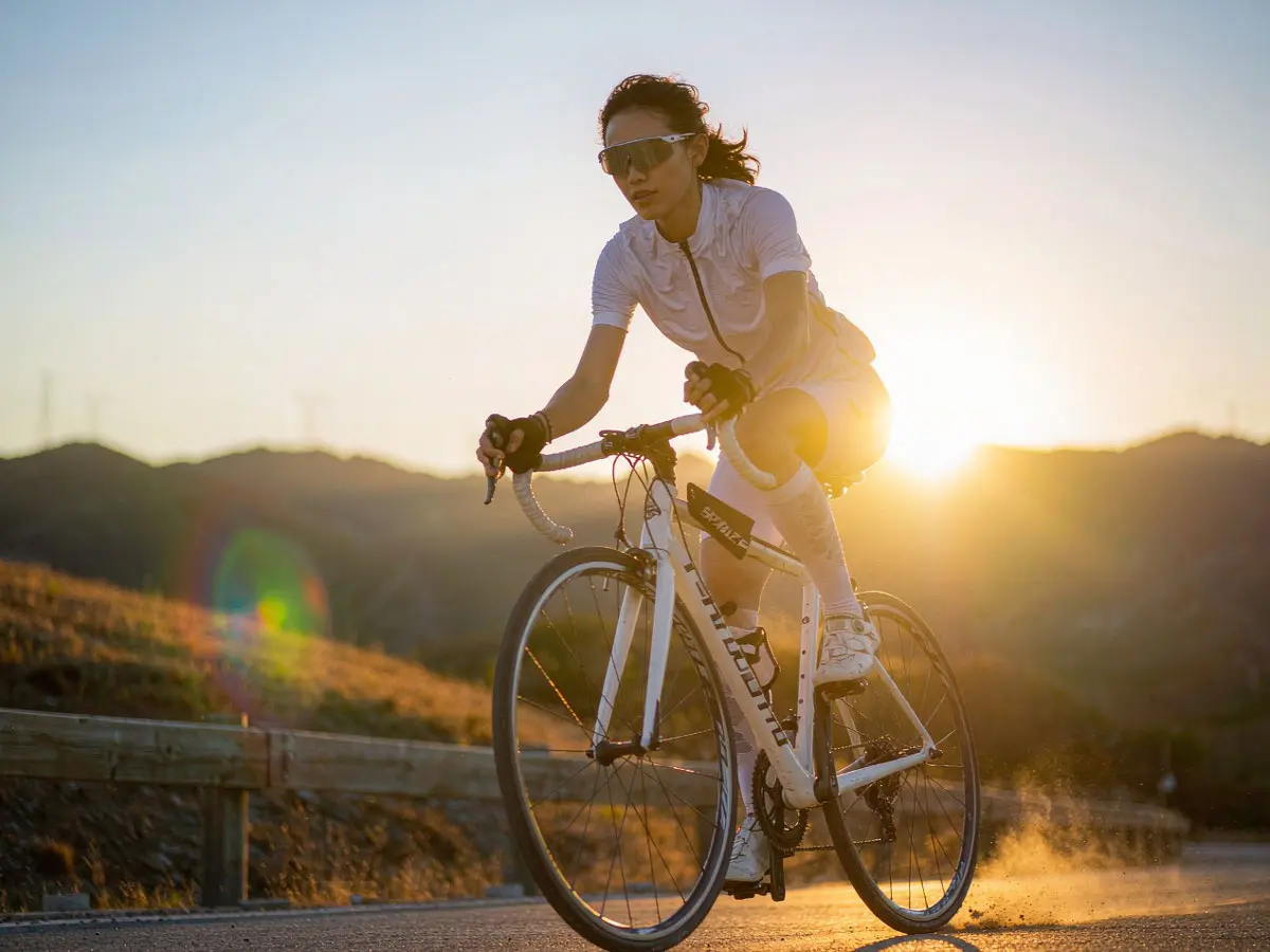 Cyclist wearing sport sunglasses - Dongtian performance eyewear
