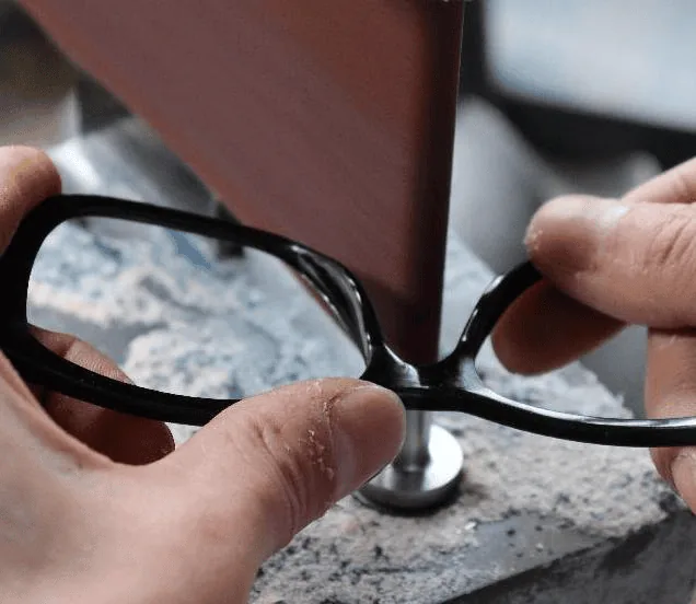 Craftsman hand polishing acetate eyewear frames at Dongtian factory
